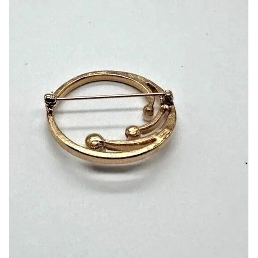Vintage Monet Gold Tone Circle Brooch Pin Faux Pearl Modernist Design‎ Jewelry